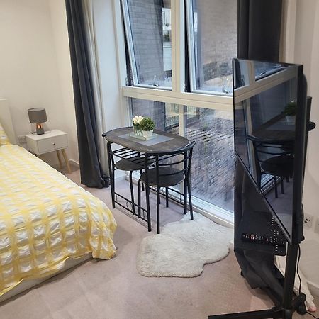 Kayz Lodge- Luxury Ensuite-Private & Shared Accommodation In A New House At The Olympic Village Overlooking Stratford Westfield And Tube Station Londra Esterno foto