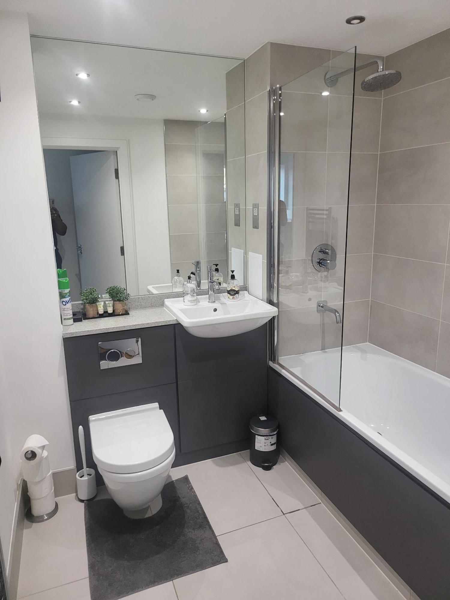 Kayz Lodge- Luxury Ensuite-Private & Shared Accommodation In A New House At The Olympic Village Overlooking Stratford Westfield And Tube Station Londra Camera foto