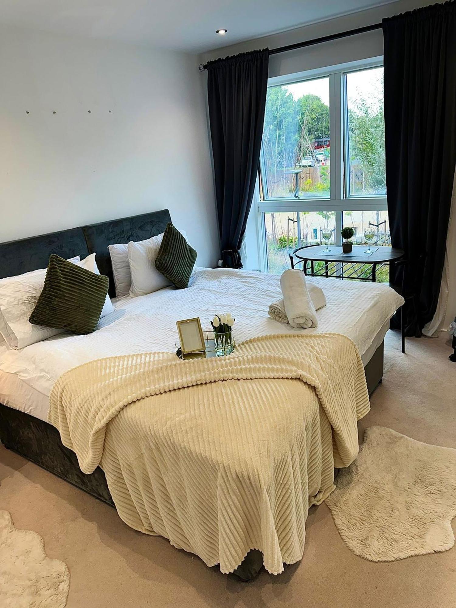 Kayz Lodge- Luxury Ensuite-Private & Shared Accommodation In A New House At The Olympic Village Overlooking Stratford Westfield And Tube Station Londra Esterno foto